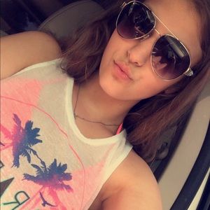 Meet your Posher, Isabella